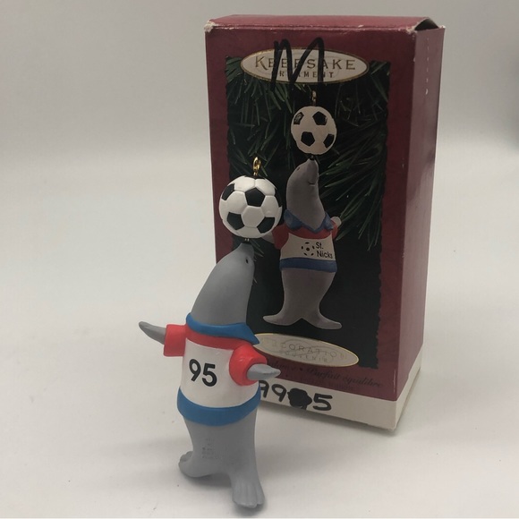 Hallmark Keepsake Perfect balance seal spinning  1995 - Picture 3 of 3